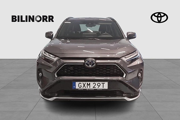 Toyota RAV4 Plug-in Hybrid 4 of 12