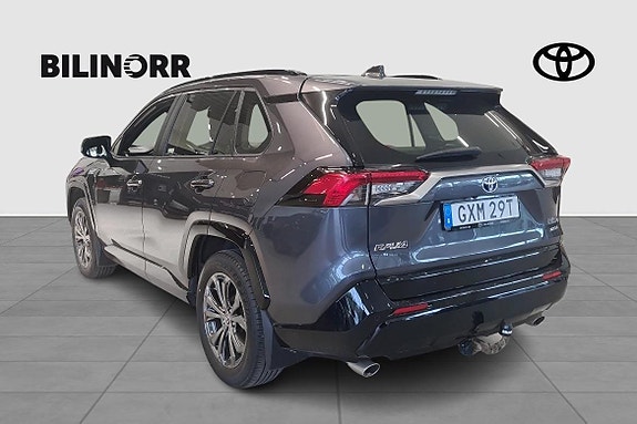 Toyota RAV4 Plug-in Hybrid 6 of 12
