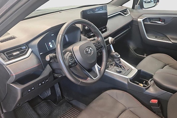 Toyota RAV4 Plug-in Hybrid 10 of 12