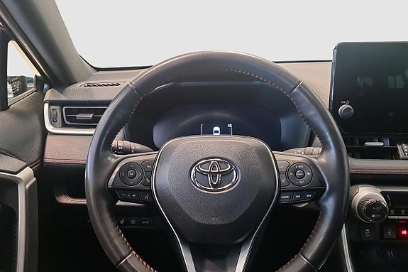 Toyota RAV4 Plug-in Hybrid 8 of 12