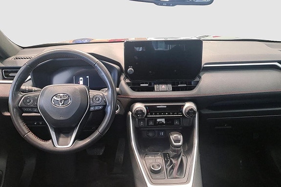 Toyota RAV4 Plug-in Hybrid 3 of 12