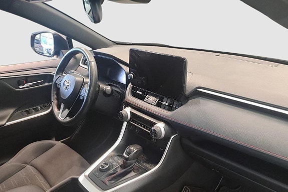 Toyota RAV4 Plug-in Hybrid 9 of 12