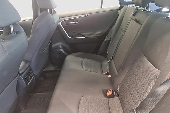 Toyota RAV4 Plug-in Hybrid 11 of 12