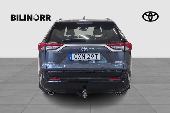 Toyota RAV4 Plug-in Hybrid 7 of 12