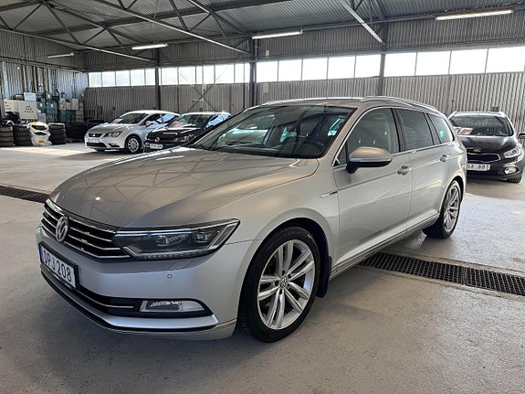 Volkswagen Passat 2 of 17