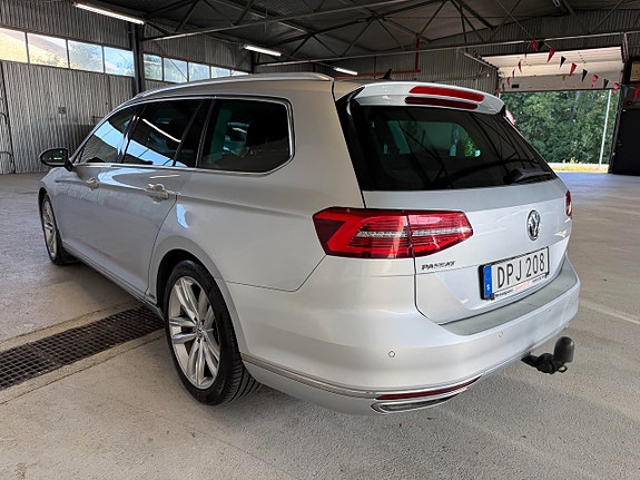 Volkswagen Passat 3 of 17