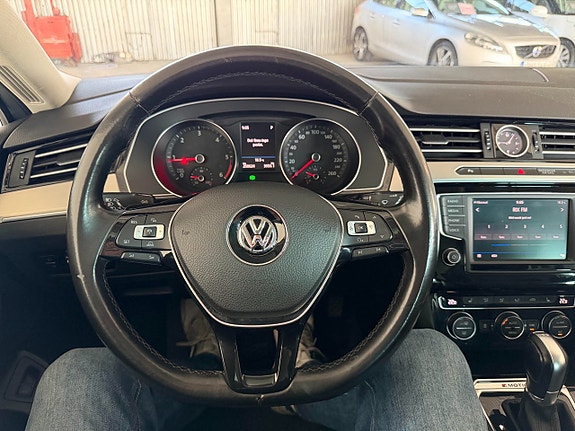 Volkswagen Passat 8 of 17
