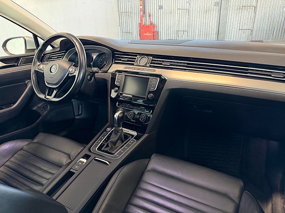 Volkswagen Passat 16 of 17