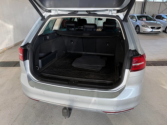 Volkswagen Passat 15 of 17