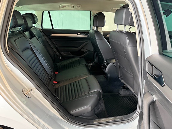 Volkswagen Passat 12 of 17