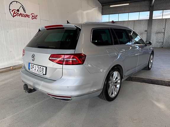 Volkswagen Passat 4 of 17