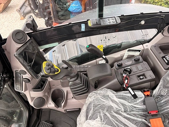 Kubota U 56-5 4 of 5