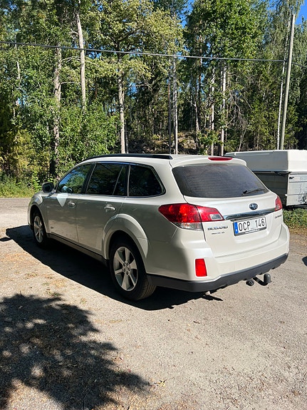 Subaru Outback 3 of 12