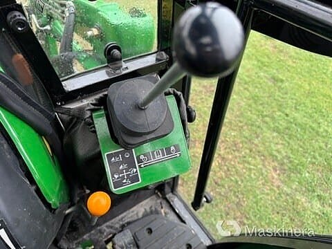 Traktor John Deere 3036E med hytt 21 of 27
