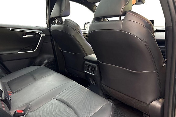 Toyota RAV4 Plug-in Hybrid 9 of 21