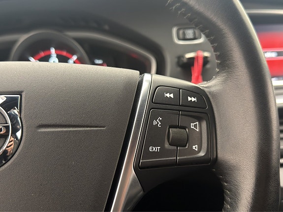 Volvo V40 Cross Country 19 of 30