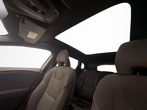 Volvo V40 Cross Country 13 of 30