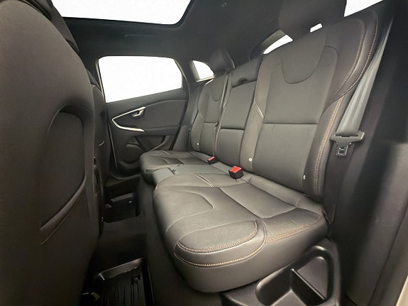 Volvo V40 Cross Country 26 of 30