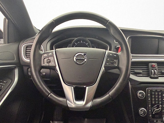 Volvo V40 Cross Country 14 of 30