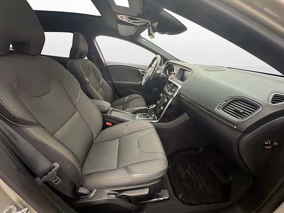 Volvo V40 Cross Country 27 of 30