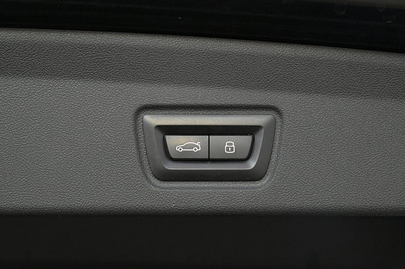 BMW i4 23 of 27