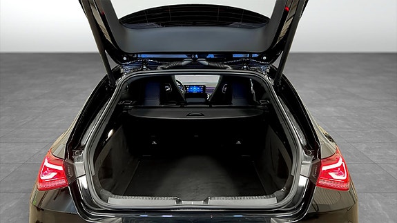 Mercedes-Benz CLA220 13 of 26