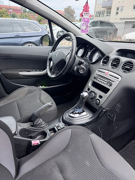 Peugeot 308 8 of 14