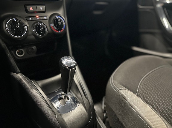 Peugeot 208 11 of 12