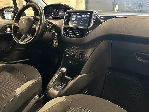 Peugeot 208 9 of 12