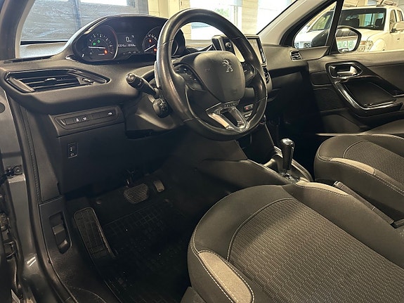 Peugeot 208 7 of 12