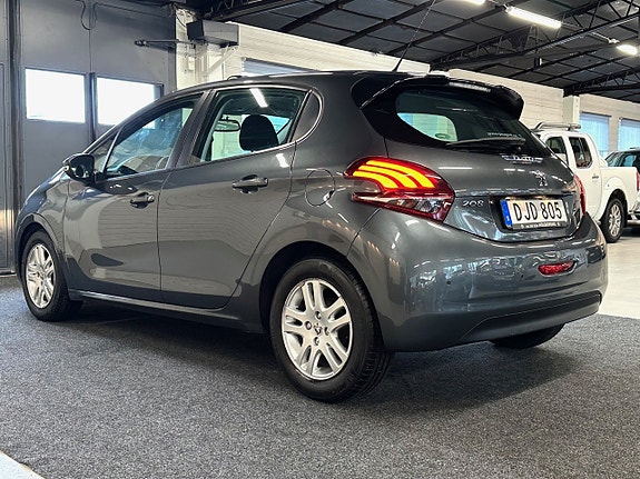 Peugeot 208 4 of 12