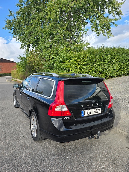 Volvo V70 2 of 4