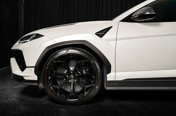 Lamborghini Urus 6 of 19