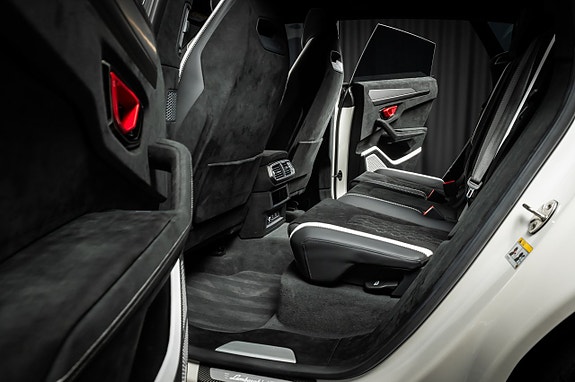 Lamborghini Urus 17 of 19
