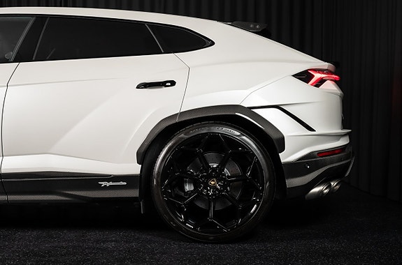 Lamborghini Urus 7 of 19