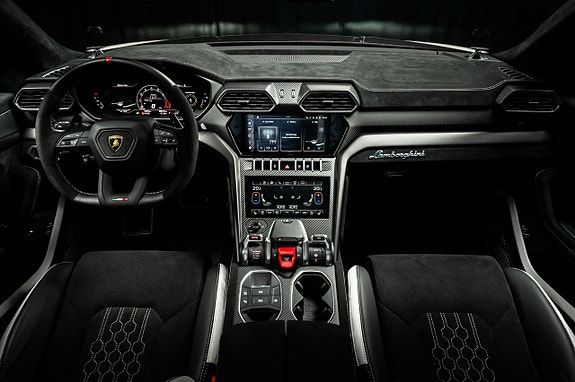 Lamborghini Urus 13 of 19