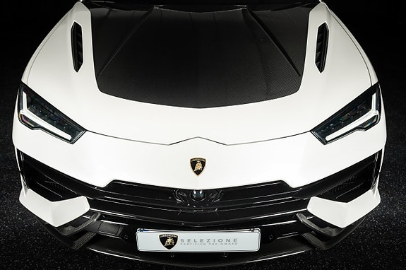 Lamborghini Urus 3 of 19
