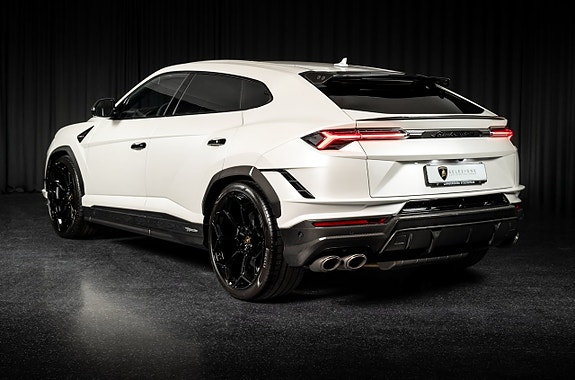 Lamborghini Urus 10 of 19