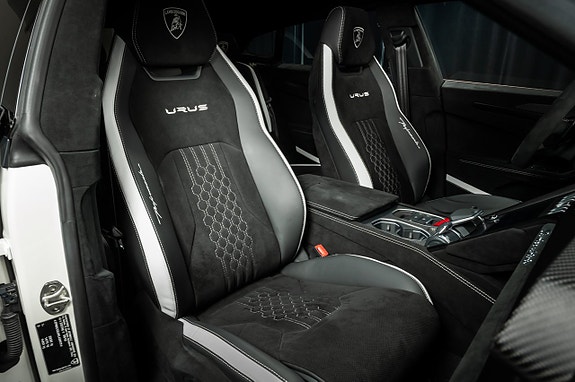 Lamborghini Urus 14 of 19