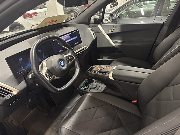 BMW iX 4 of 7