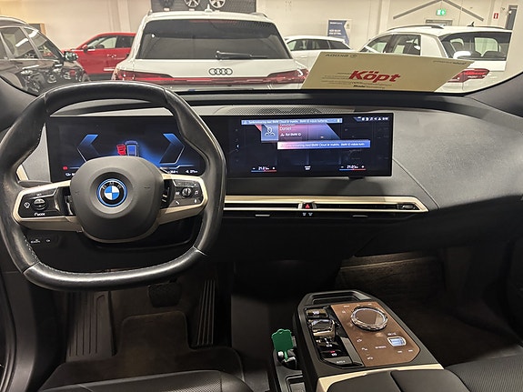 BMW iX 5 of 7