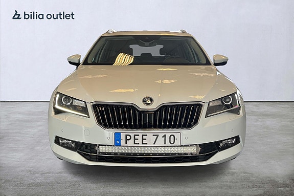 Skoda Superb 9 of 30