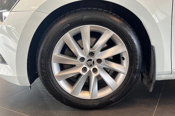 Skoda Superb 12 of 30