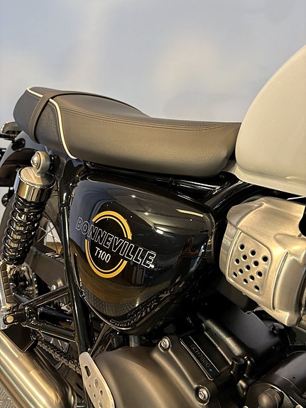 Triumph Bonneville T100 10 of 13