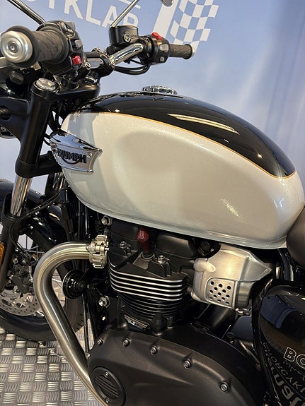 Triumph Bonneville T100 13 of 13