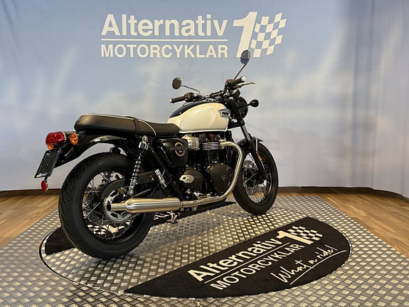 Triumph Bonneville T100 2 of 13