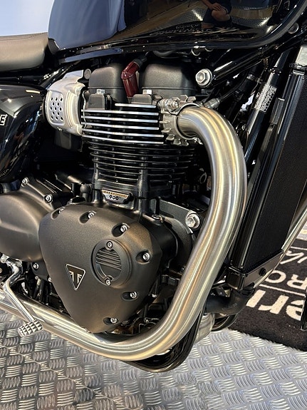Triumph Bonneville T100 10 of 14