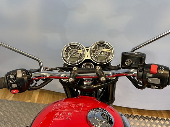 Triumph Bonneville T100 13 of 14