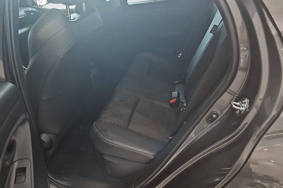 Toyota Yaris 7 of 10