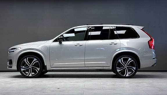 Volvo XC90 4 of 26